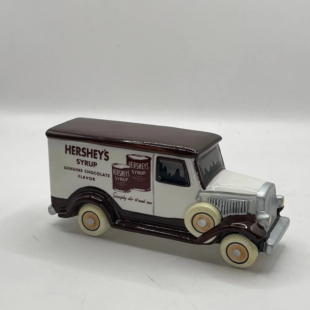 Dept 56 Snow Village Kids Love Hershey's Ceramic Truck & Figurine Set 54924